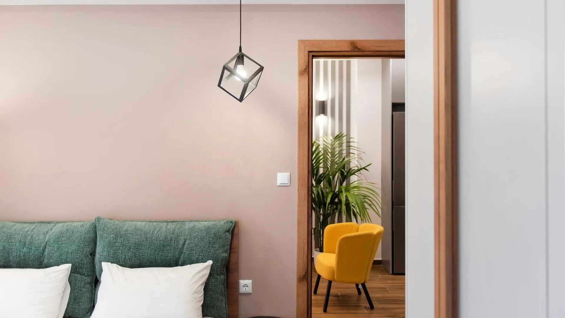 Tinker Bell By Halu! : Colorful Family Apt Thessaloniki Griekenland